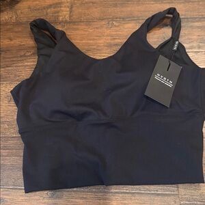 NVGTN Women's Elegant Black Sports Bra